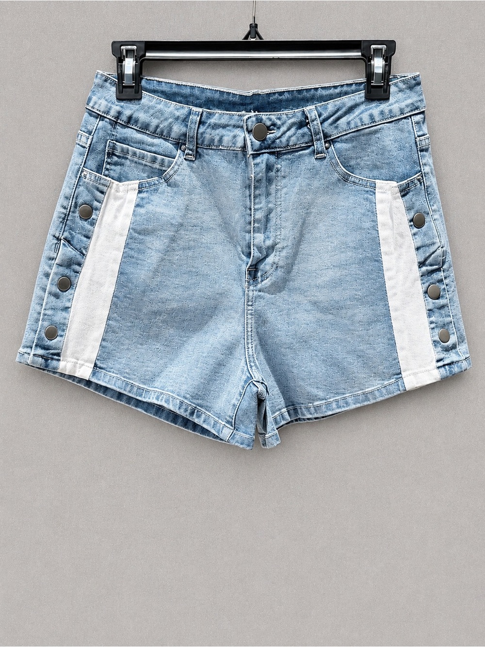 Hayden LA Juniors Light Wash Colorblock Denim Shorts Size L NWT - Picture 2 of 5